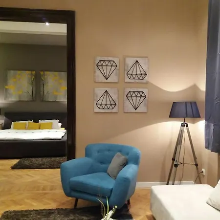 Apartment Lella - Pedestrian Zone & Charming Balcony *