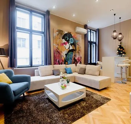 Lella - Pedestrian Zone & Charming Balcony * Belgrade