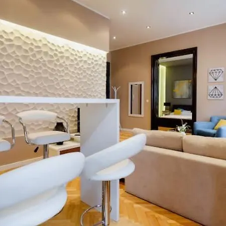 Lella - Pedestrian Zone & Charming Balcony *