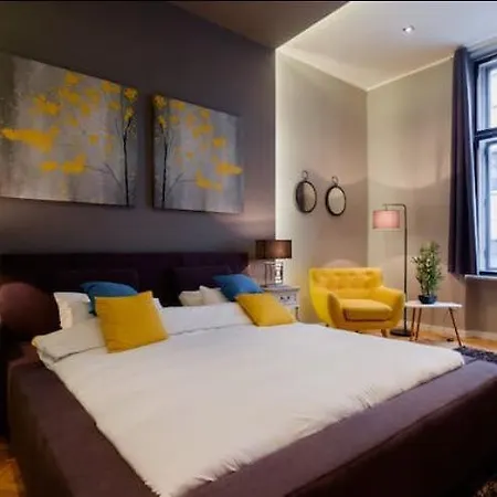 Apartment Lella - Pedestrian Zone & Charming Balcony